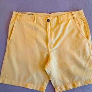 Men’s Polo 8” inseam linen straight fit shorts. Size 34